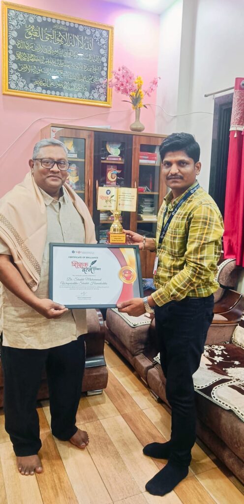 Dr. Shaikh Mohammed Waquioddin from Nanded by Mr. Mukesh Dhormare, Regional Sales Manager, Target Learning Ventures Pvt. Ltd