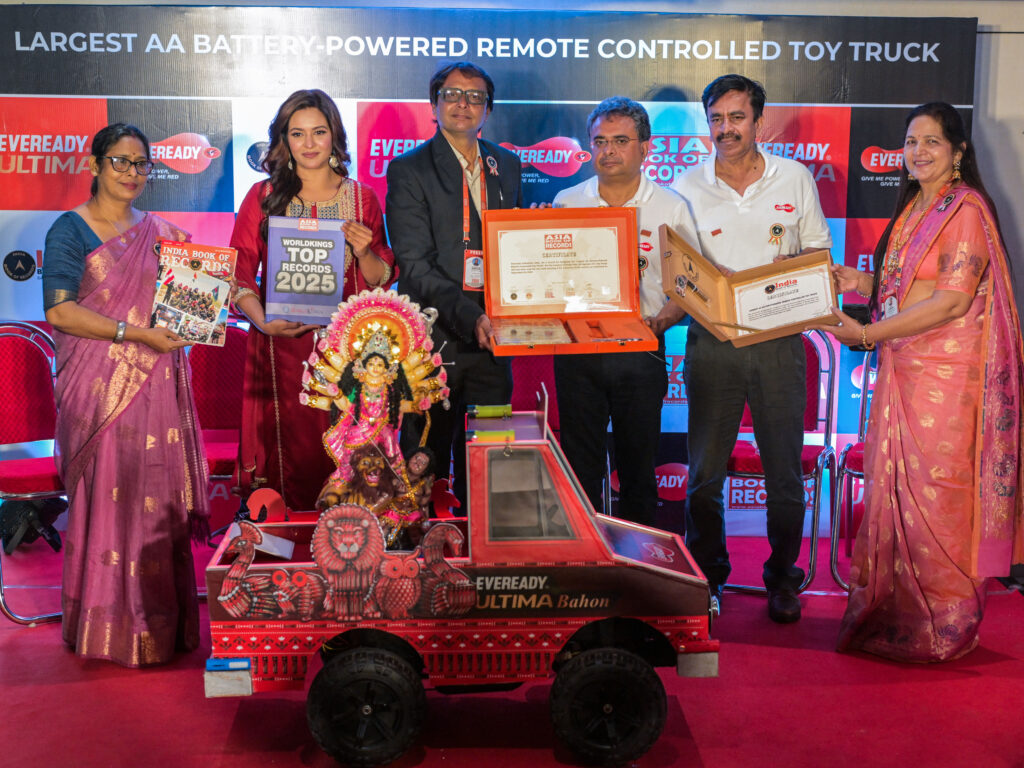 Eveready Powers Up Durga Puja with the Largest Toy Truck ‘Ultima Bahon’ - (1)