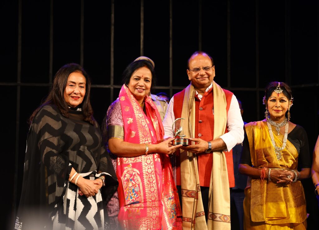 (1) L-R (Dr. Jyotsna Suri, Smt. Sangita Saxena, Lt. Governor Shri Vinai Kumar Saxena & Shovana Narayan
