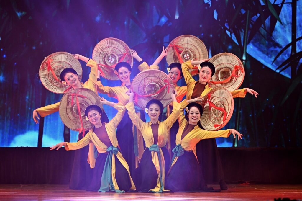 12. The graceful elegance of Vietnam’s iconic conical hat and flowing ao dai at the One World One Family World Cultural Festival 2025.