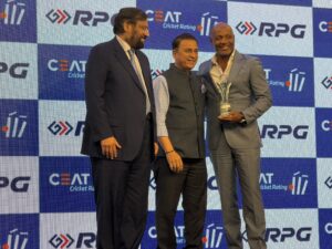 Photo 02 - Harsh Goenka and Brian Lara