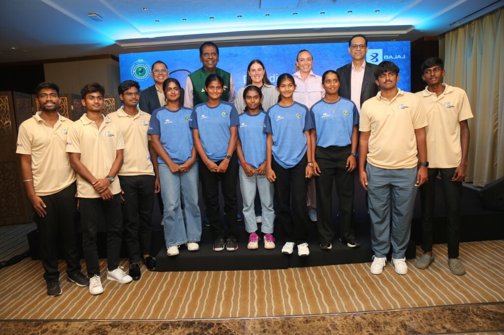 Sanjiv Bajaj, Chairman and Managing Director of Bajaj Finserv with Vijay Amritraj, President of Tamil Nadu Tennis Association_02